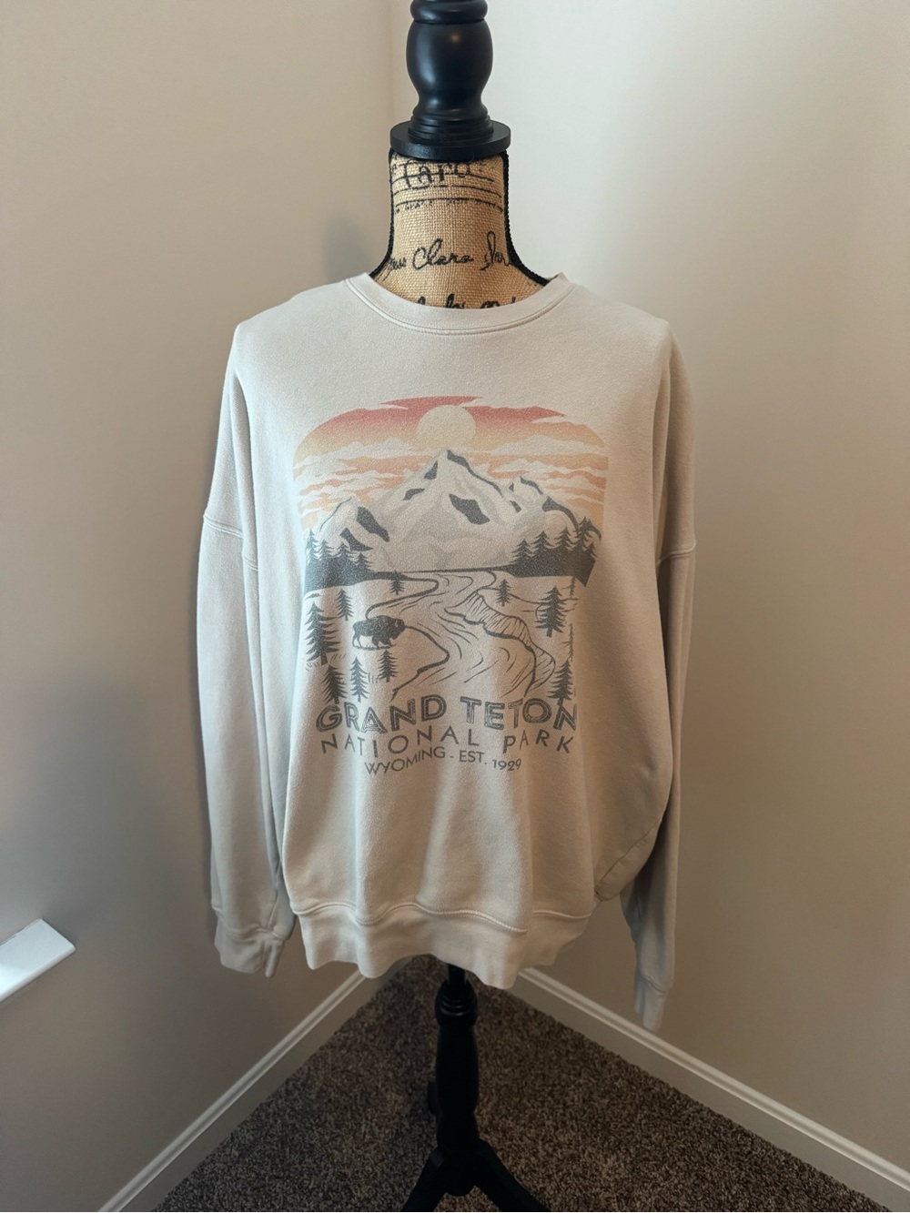 Grand Teton National Park Beige Graphic Sweatshirt - Mountain Moverz